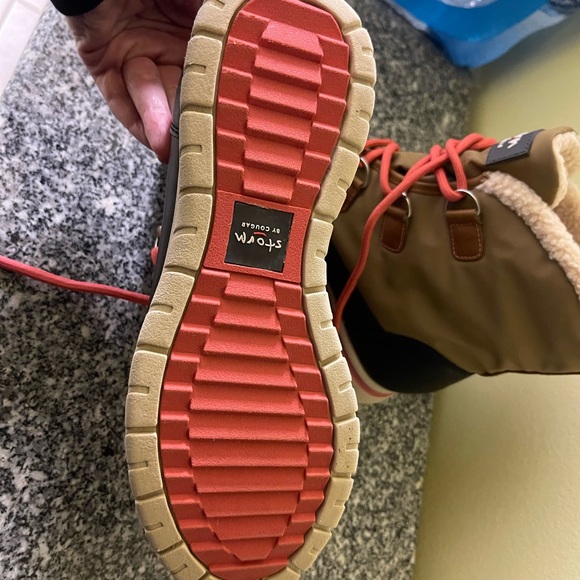 Cougar Storm Tan and Black Boots - Picture 6 of 10